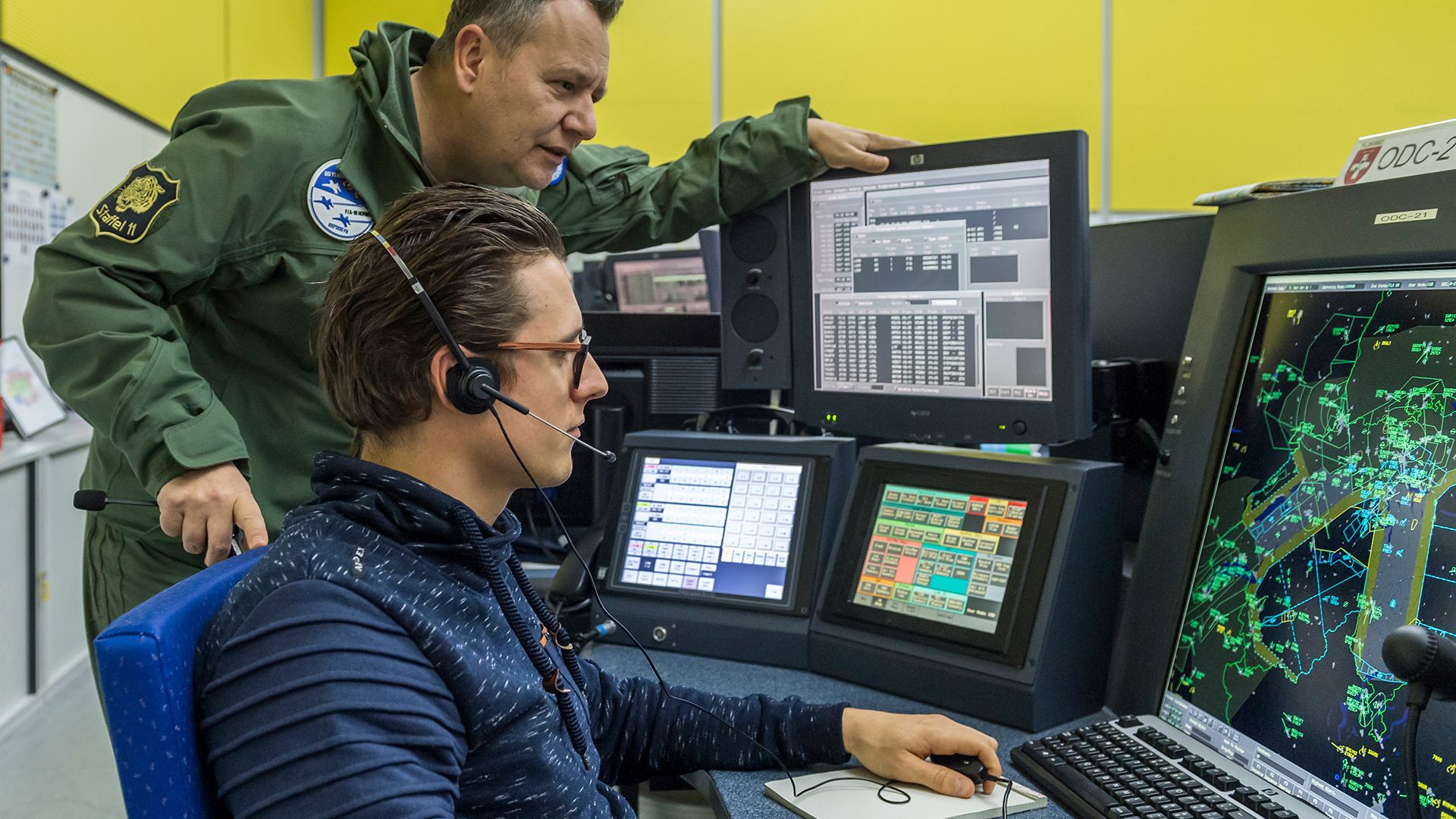 Contrôleur aérien et Chief Air Defense Officer