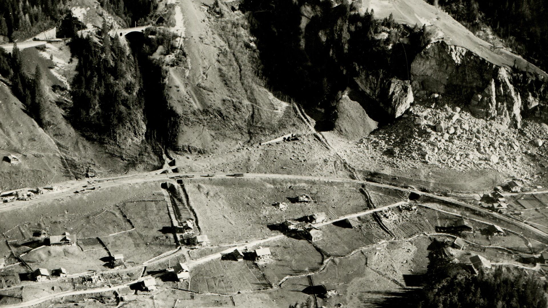 Luftaufnahme von Mitholz nach der Explosion 1947