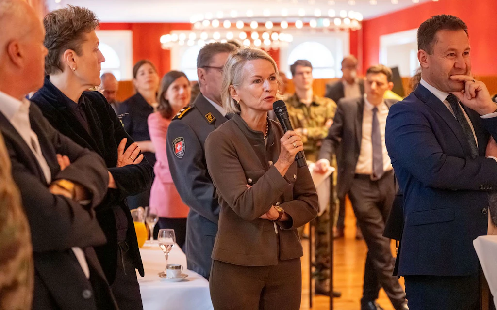 … Ständerätin Andrea Gmür-Schönenberger (Mitte), …