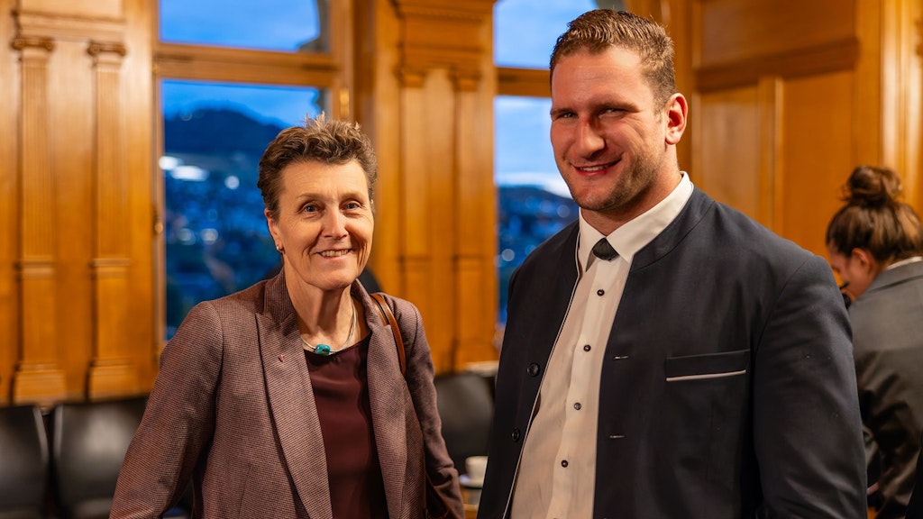 …BASPO-Direktorin Sandra Felix und Schwingerkönig Armon Orlik…