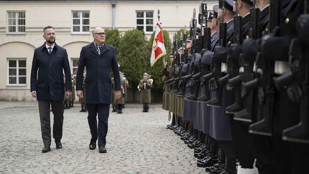 Bundesrat Martin Pfister in Finnland und in Polen.
