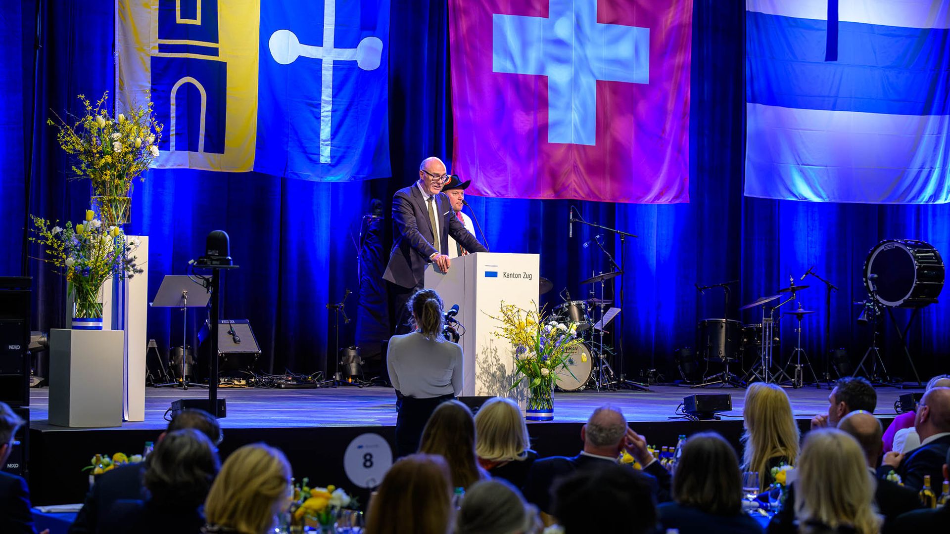 Bundesrat Martin Pfister bei seiner Rede in der Waldmannshalle.