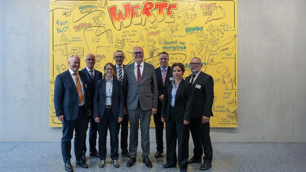 Bundesrat Pfister im direkten Austausch mit dem BABS.