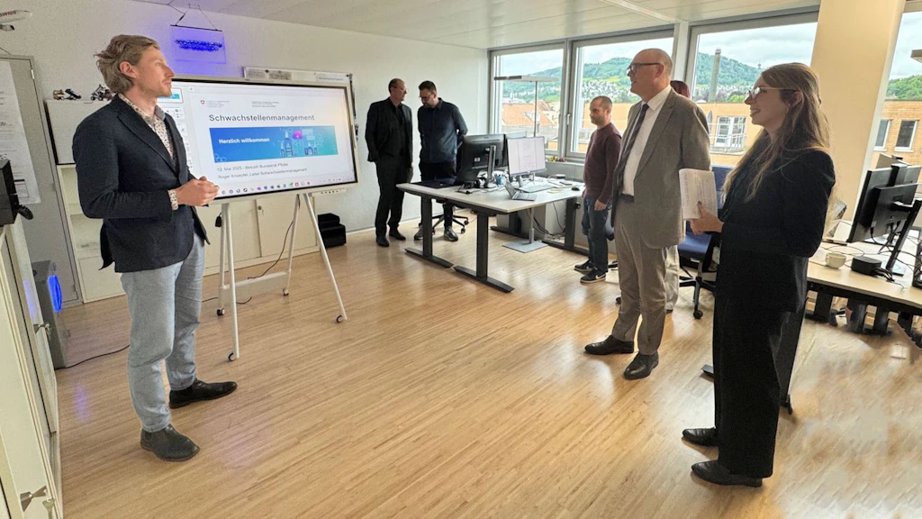 Bundesrat Martin Pfister zu Besuch im Bundesamt für Cybersicherheit.