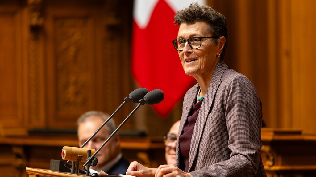 Auch BASPO-Direktorin Sandra Felix gratuliert den Athletinnen und Athleten.