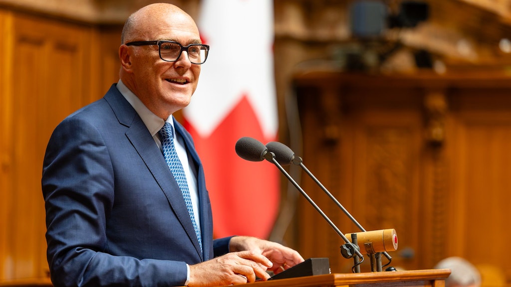 Gastgeber Bundesrat Martin Pfister eröffnet den offiziellen Teil des Sportempfangs.