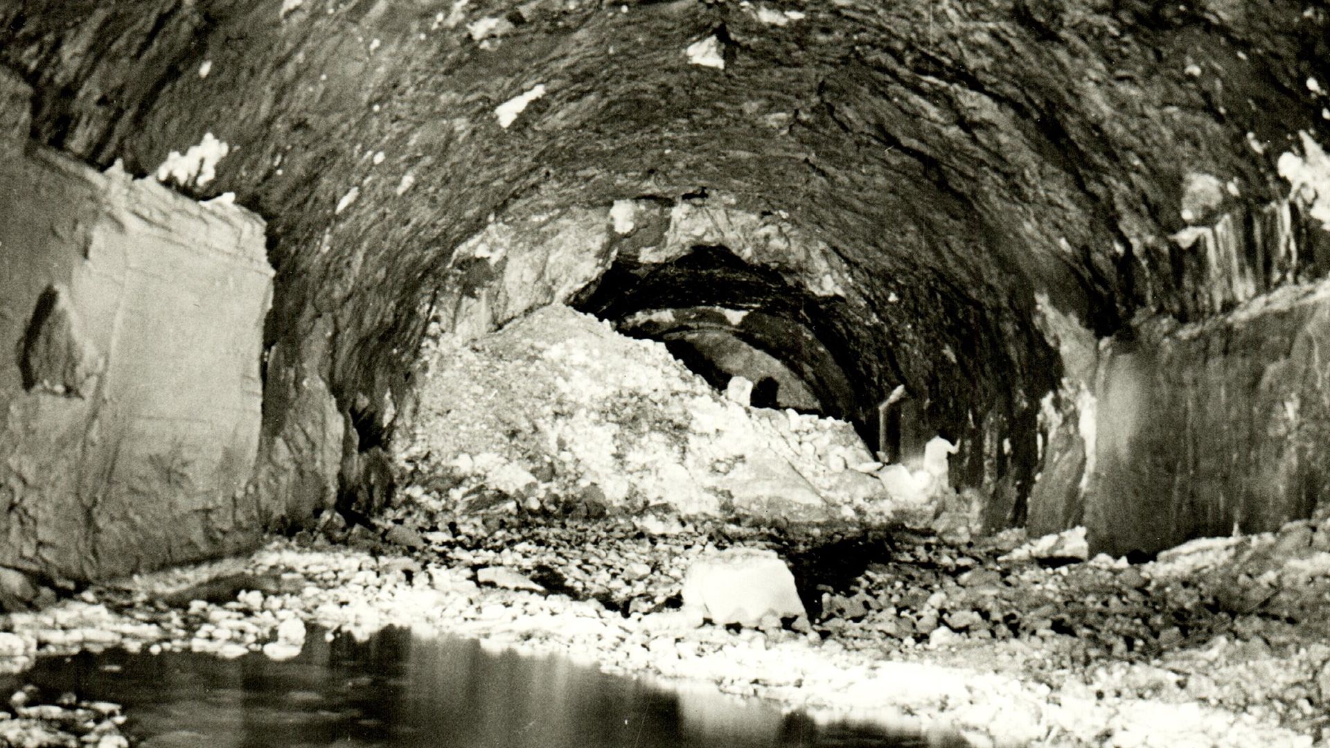 Innenaufnahme Stollen nach der Explosion 1947