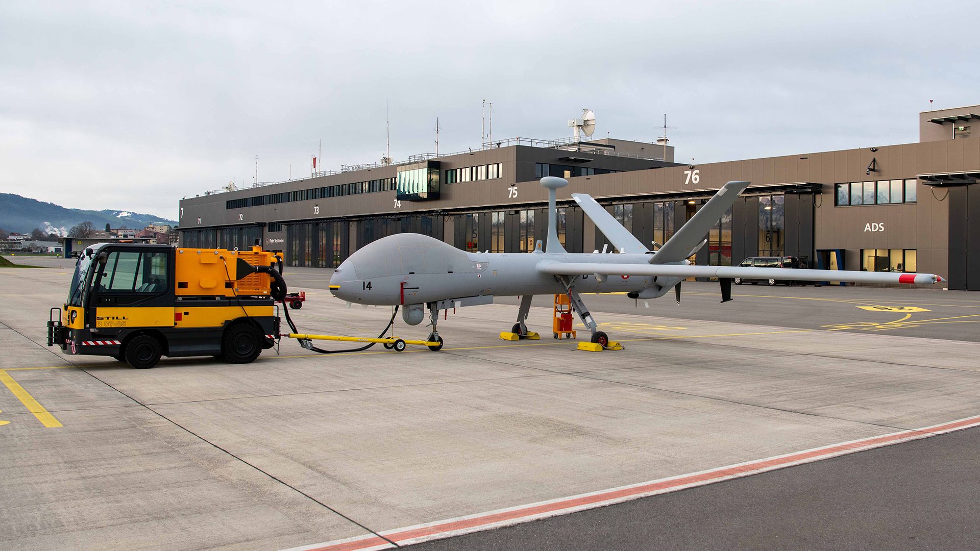 Aufklärungsdrohne auf dem Militärflugplatz Emmen