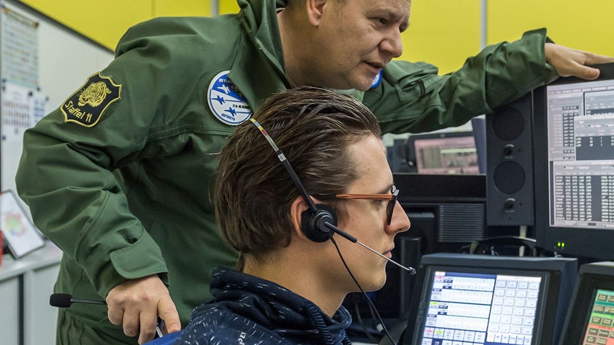 Contrôleur aérien et Chief Air Defense Officer